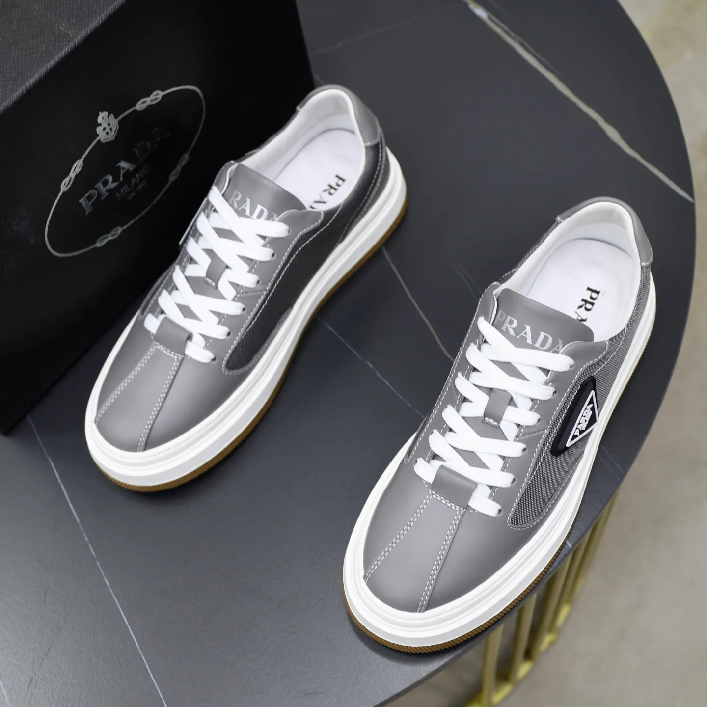 Men's shoes: 440💰🙅‍♂️🙅‍♂️🙅‍♂️ Brand: PRADA Standard code: 38–44 (45 can be customized) Level: Same as the official website Material: Original cowhide fabric Comfortable pigskin lining Lightweight and wear-resistant outsole Style category: Men's fashionable casual shoes and boots Running sneakers Distinguished luxury brand elements Top luxury Color: actual picture color